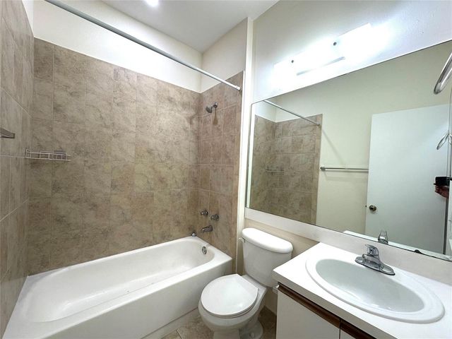 641 Cypress Lake Boulevard K18, Pompano Beach, FL 33064