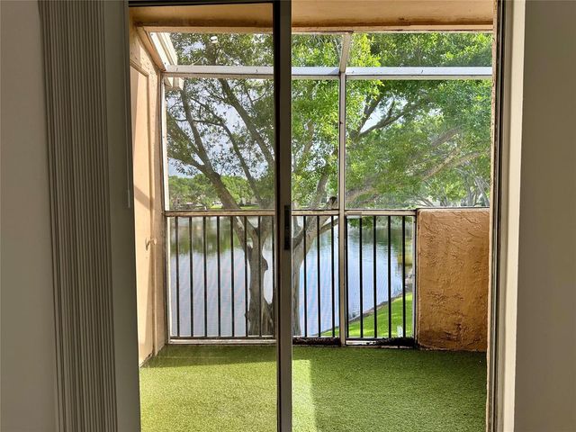 641 Cypress Lake Boulevard K18, Pompano Beach, FL 33064