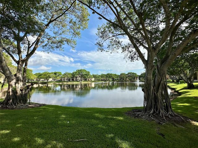641 Cypress Lake Boulevard K18, Pompano Beach, FL 33064