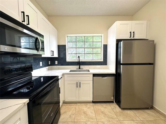 641 Cypress Lake Boulevard K18, Pompano Beach, FL 33064