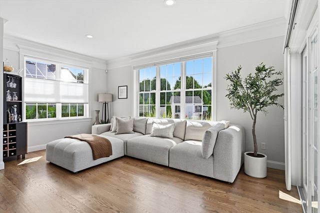 112 Farmington Cir, Agawam, MA 01030