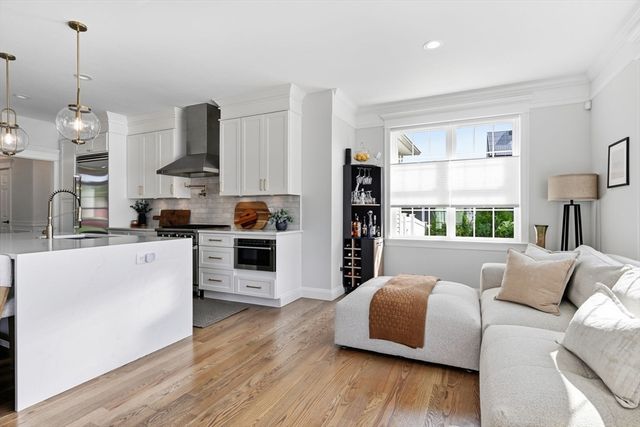112 Farmington Cir, Agawam, MA 01030