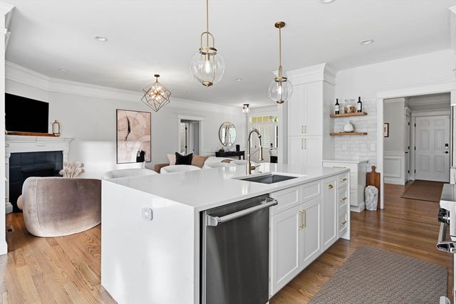 112 Farmington Cir, Agawam, MA 01030