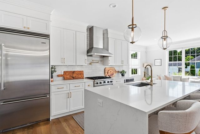 112 Farmington Cir, Agawam, MA 01030