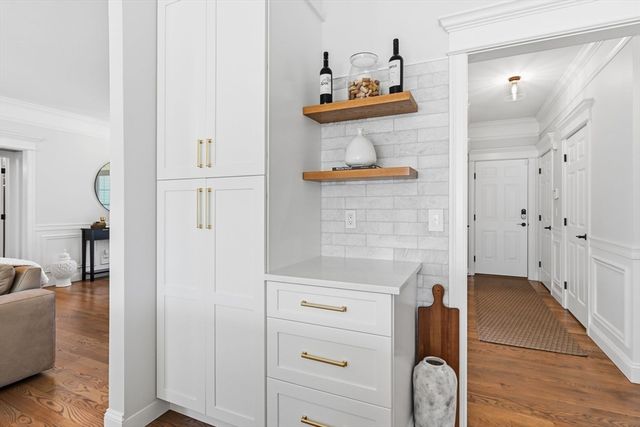 112 Farmington Cir, Agawam, MA 01030