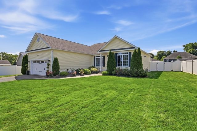112 Farmington Cir, Agawam, MA 01030