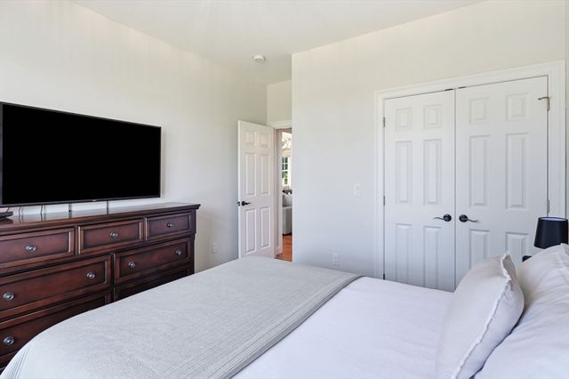 112 Farmington Cir, Agawam, MA 01030