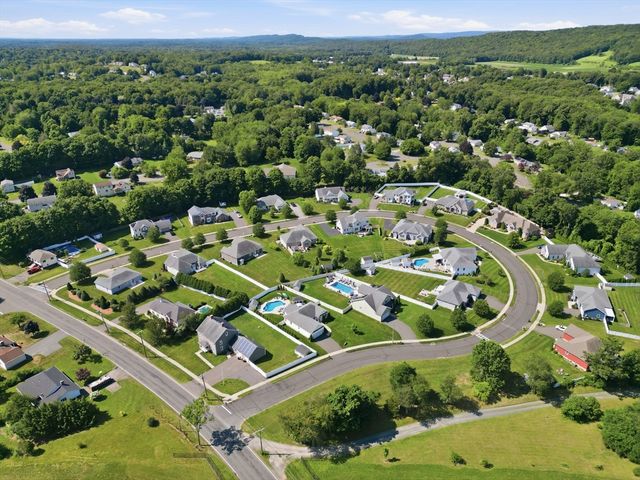 112 Farmington Cir, Agawam, MA 01030