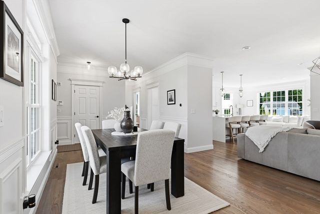 112 Farmington Cir, Agawam, MA 01030