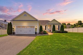 112 Farmington Cir, Agawam, MA 01030