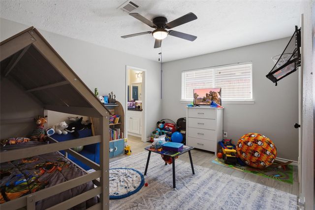 5206 Abercreek Avenue, Friendswood, TX 77546