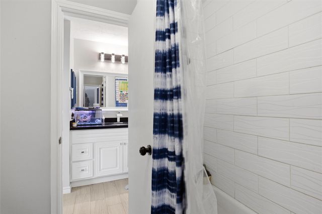 5206 Abercreek Avenue, Friendswood, TX 77546