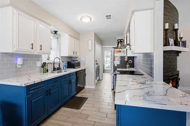 5206 Abercreek Avenue, Friendswood, TX 77546