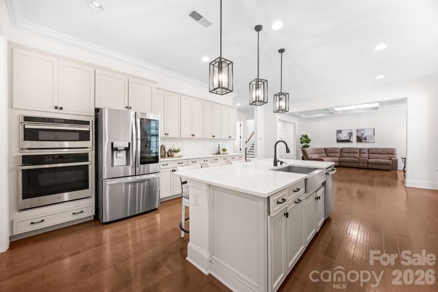 809 Brown Creek Drive, Matthews, NC 28104
