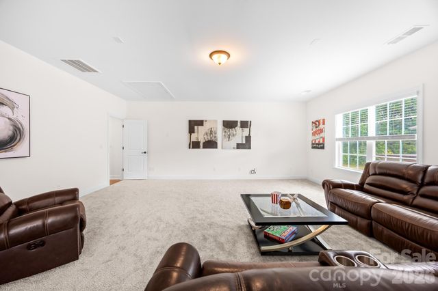 809 Brown Creek Drive, Matthews, NC 28104