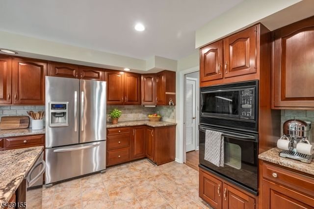 33 Runnymede Rd, Chatham Twp., NJ 07928