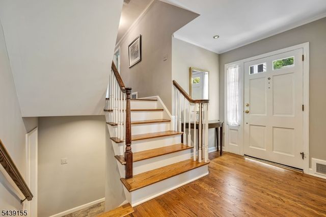 33 Runnymede Rd, Chatham Twp., NJ 07928