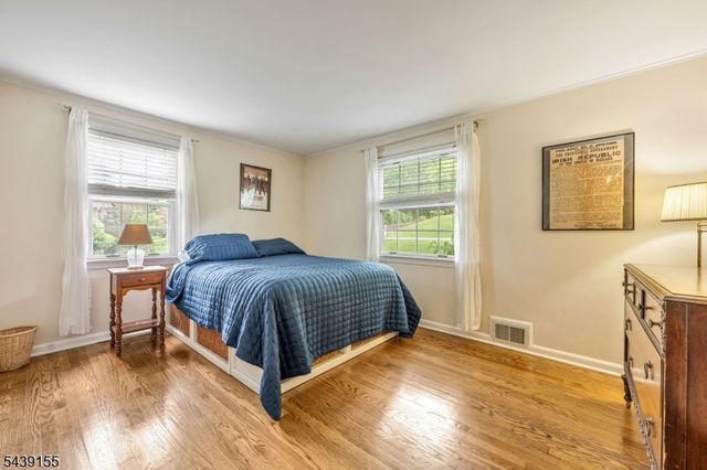 33 Runnymede Rd, Chatham Twp., NJ 07928
