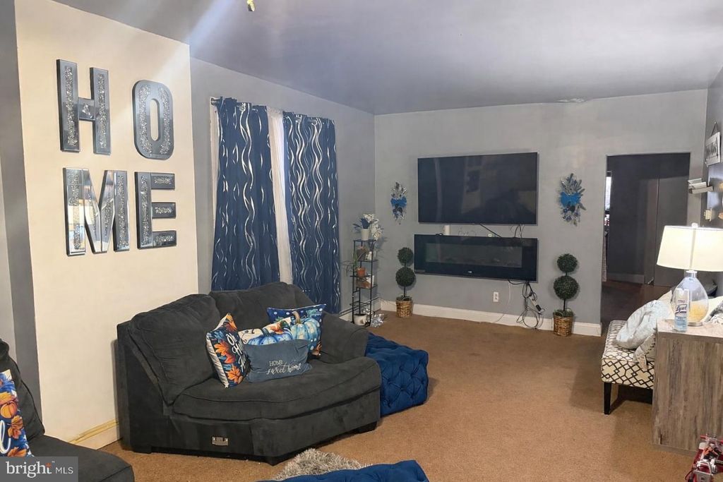 Image 2 of property listing at 3727 6TH ST, Brookhaven, PA 19015