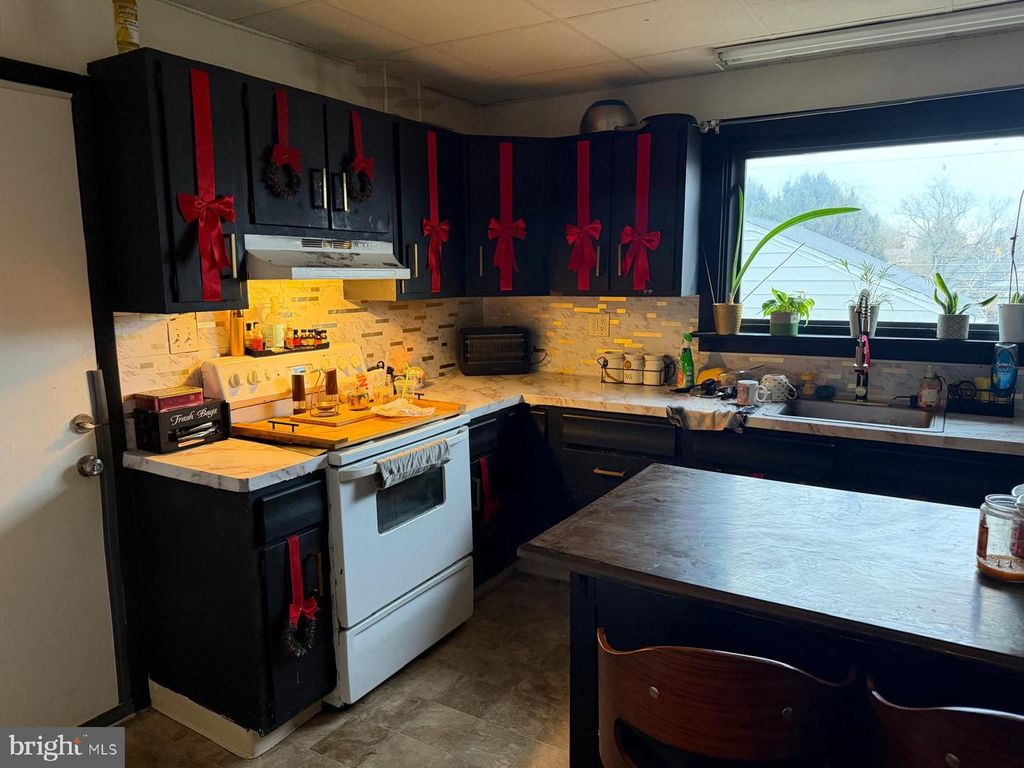 Image 4 of property listing at 3727 6TH ST, Brookhaven, PA 19015