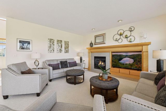 583 Summerfield Drive, Chanhassen, MN 55317