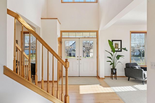 583 Summerfield Drive, Chanhassen, MN 55317