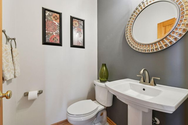 583 Summerfield Drive, Chanhassen, MN 55317