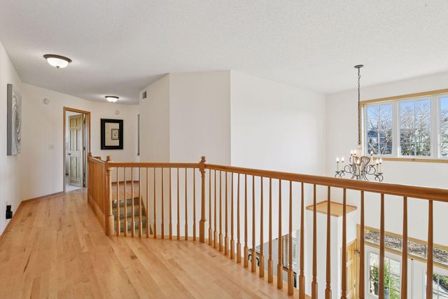 583 Summerfield Drive, Chanhassen, MN 55317