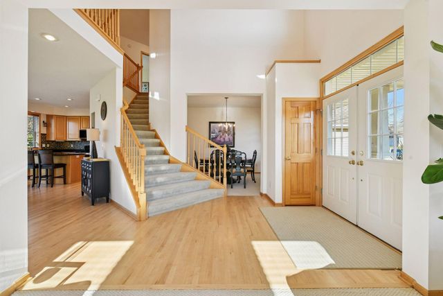 583 Summerfield Drive, Chanhassen, MN 55317