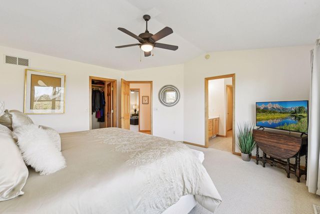 583 Summerfield Drive, Chanhassen, MN 55317