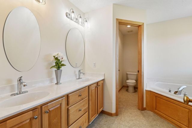 583 Summerfield Drive, Chanhassen, MN 55317