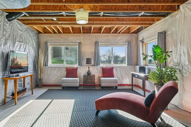 583 Summerfield Drive, Chanhassen, MN 55317