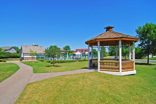 583 Summerfield Drive, Chanhassen, MN 55317