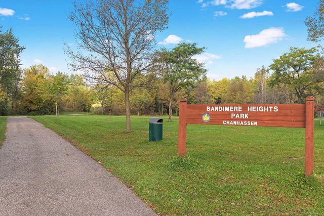 583 Summerfield Drive, Chanhassen, MN 55317