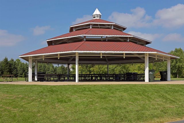 583 Summerfield Drive, Chanhassen, MN 55317