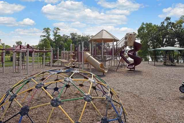 583 Summerfield Drive, Chanhassen, MN 55317