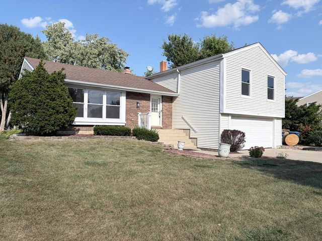 97 N Walnut Lane, Schaumburg, IL 60194