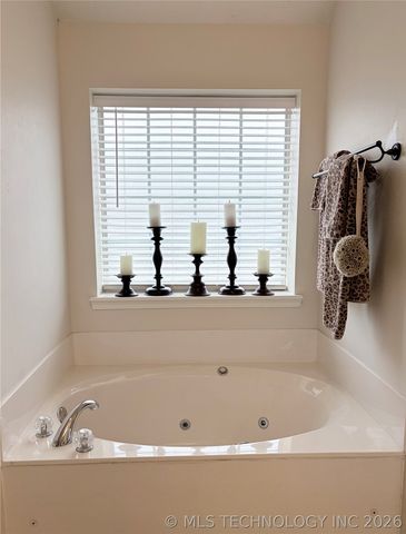 10221 E 114th Place S, Bixby, OK 74008