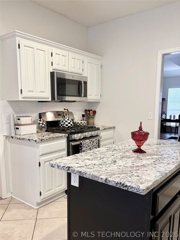 10221 E 114th Place S, Bixby, OK 74008