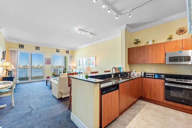 806 E Windward Way 622, Lantana, FL 33462