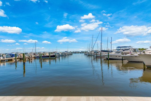 806 E Windward Way 622, Lantana, FL 33462