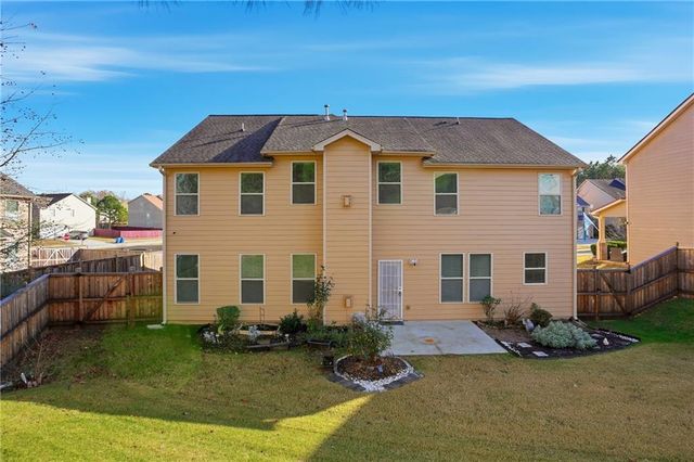 8169 Lochley Drive, Fairburn, GA 30213