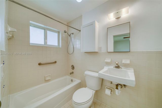 9557 SW 40th Ter 9557, Miami, FL 33165