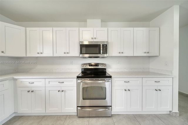 9557 SW 40th Ter 9557, Miami, FL 33165