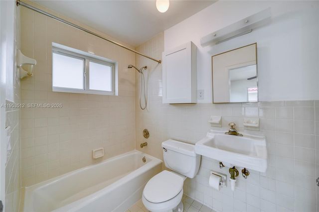 9557 SW 40th Ter 9557, Miami, FL 33165