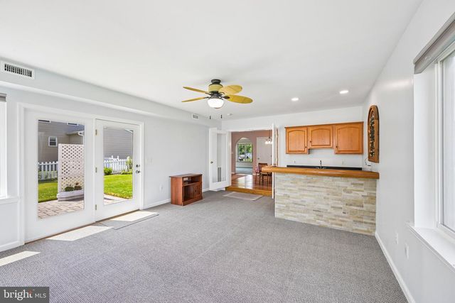 12 LAWN AVE, Norristown, PA 19403