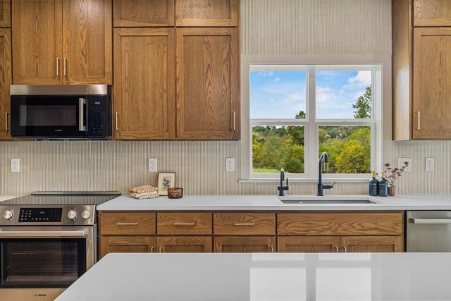 541 SECURITY BOULEVARD, Green Bay, WI 54313