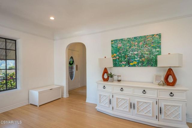 975 Loma Vista Place, Santa Paula, CA 93060