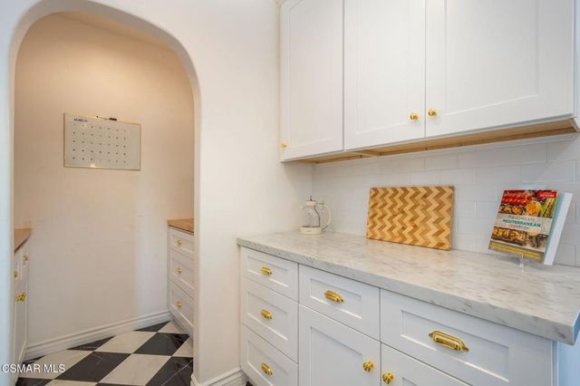 975 Loma Vista Place, Santa Paula, CA 93060