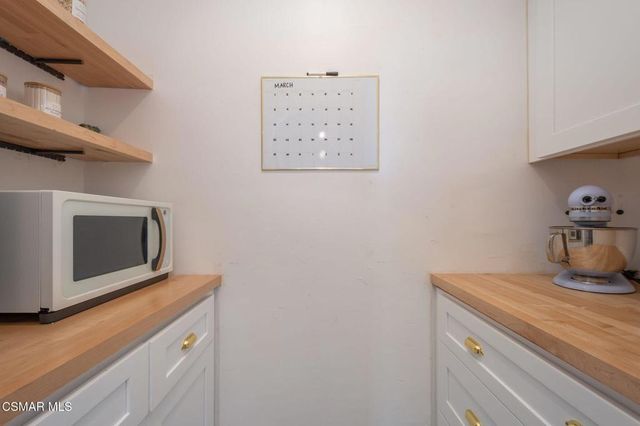 975 Loma Vista Place, Santa Paula, CA 93060